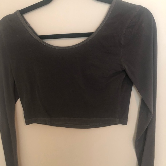 Basic Crop Top - Picture 2 of 3